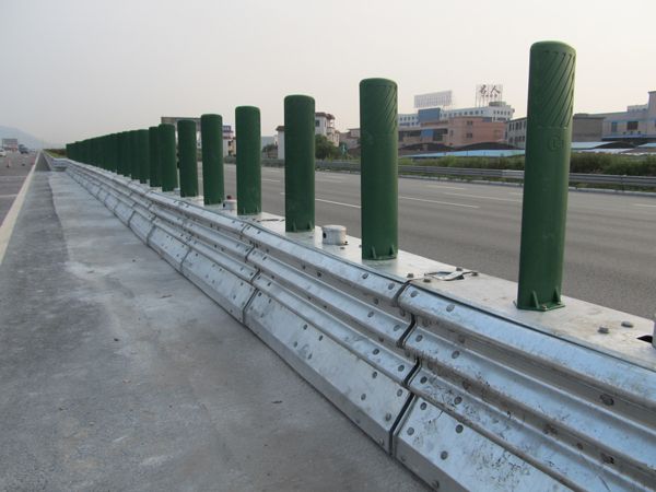 华路通组合型波形板活动式钢护栏2