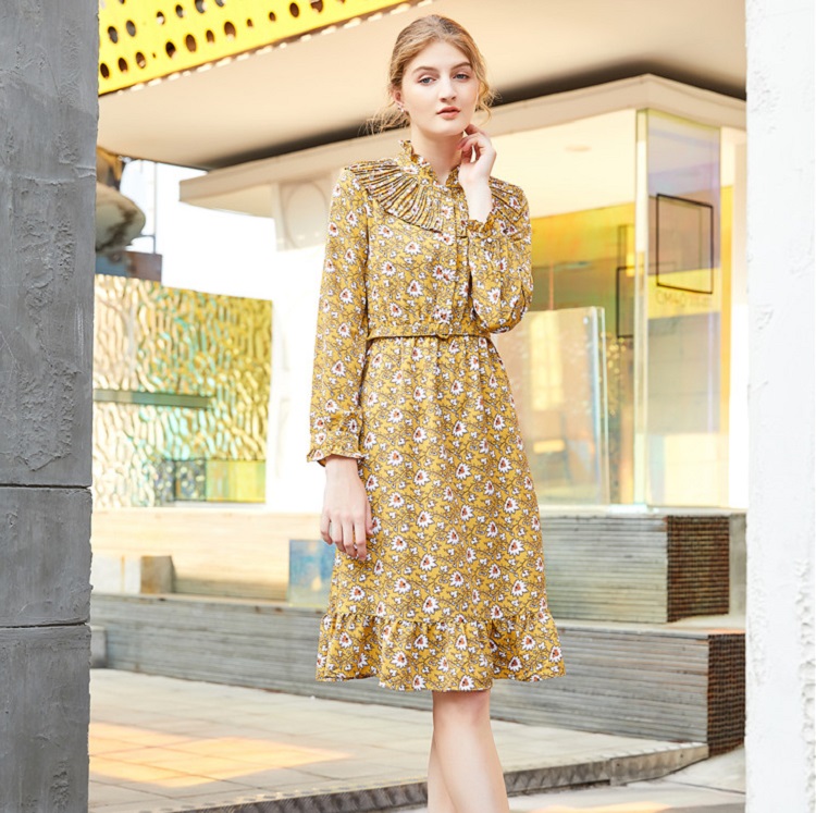 服装创业备受加盟商青睐，韩版女装开店让您赢得市场先机！
